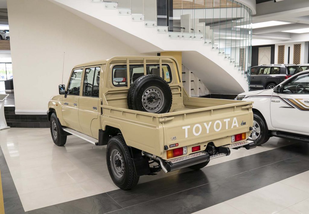 TOYOTA LAND CRUISER 70 DOUBLE CABIN